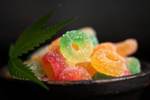 Understanding Live Resin Gummies and Candies: A Comparison with Traditional Edibles